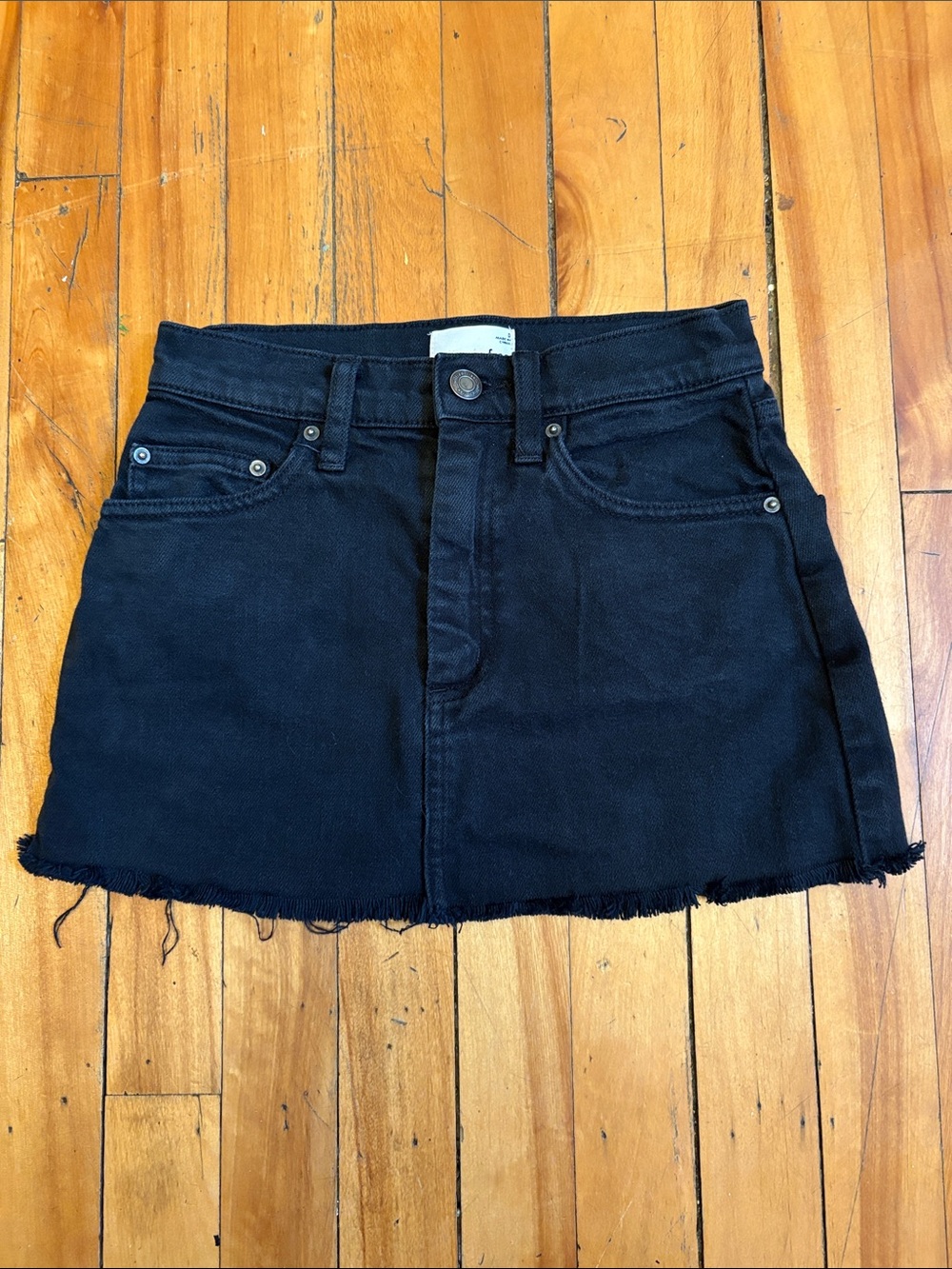 ARITZIA Wilfred Free Black Denim Mini Skirt - Classic Frayed Hem - Size 0